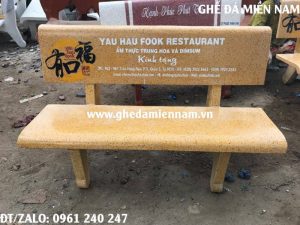 ghế đá màu vàng in logo