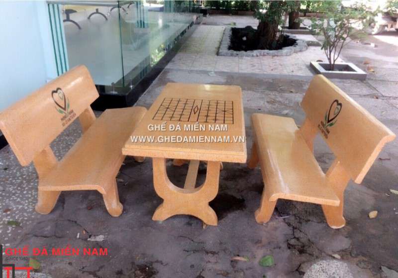 Bộ bàn ghế đá màu vàng