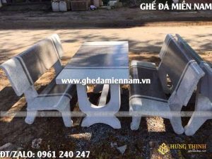 Ban ghe da chu nhat xoc trang xam 1
