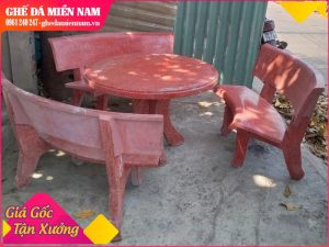 bàn ghế đá tròn màu đỏ