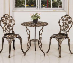 Bàn ghế sân vườn thiết kế cổ điển tạo sự sang trong, đẳng cấp cho gia chủ
