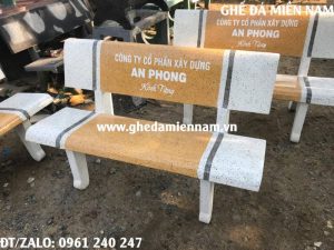 Ghế đá trắng vàng chỉ xám